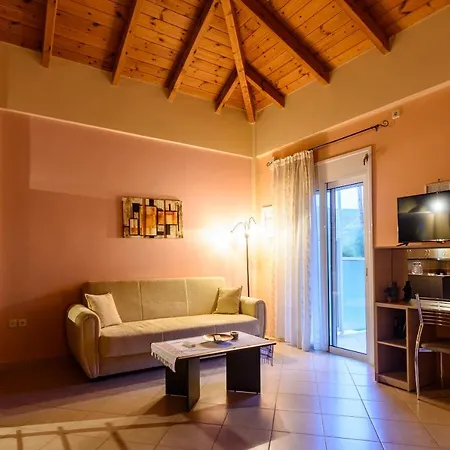 Апартаменты Kyparissia Garden Retreat - Fully Equipped Suites Кипарисия