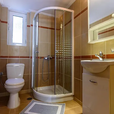Kyparissia Garden Retreat - Fully Equipped Suites